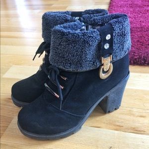 Black/Gold winter boots